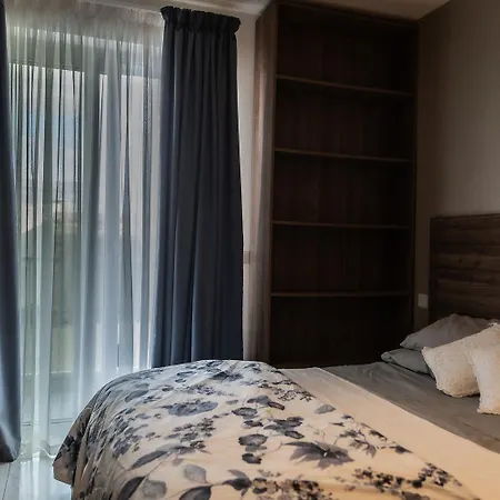 Deluxe 3br Oasis With Pool Next To Beach - St Julians Apartment