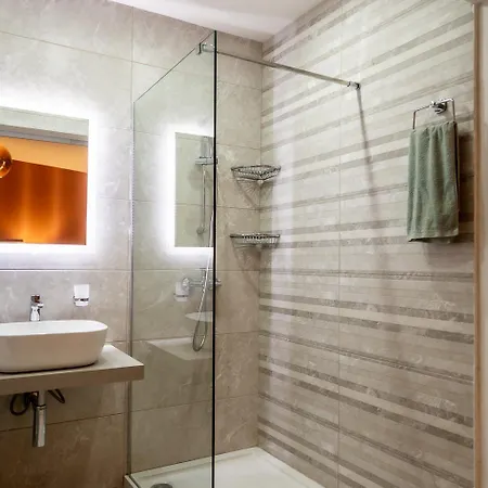 Apartment Deluxe 3br Oasis With Pool Next To Beach - St Julians