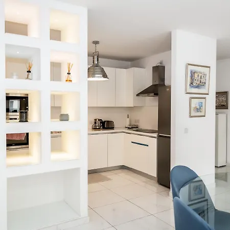 Deluxe 3br Oasis With Pool Next To Beach - St Julians Apartment Is-Swieqi