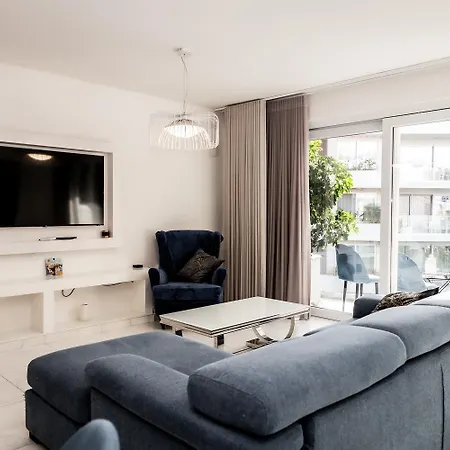 Apartment Deluxe 3br Oasis With Pool Next To Beach - St Julians