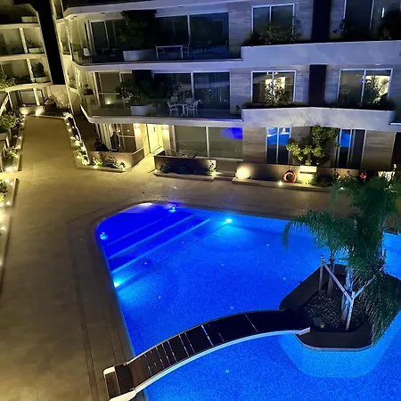 Apartment Deluxe 3br Oasis With Pool Next To Beach - St Julians