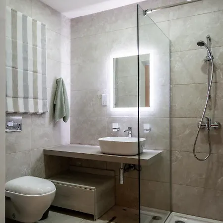 Deluxe 3br Oasis With Pool Next To Beach - St Julians