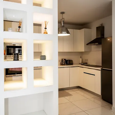 Apartment Deluxe 3br Oasis With Pool Next To Beach - St Julians