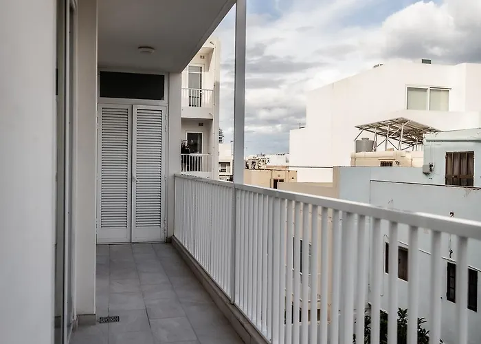 Deluxe 3br Oasis With Pool Next To Beach - St Julians Is-Swieqi