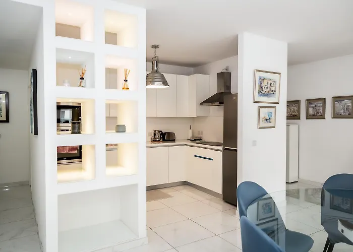 Deluxe 3br Oasis With Pool Next To Beach - St Julians Apartment Is-Swieqi