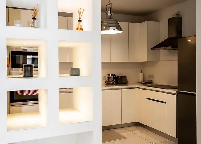 Apartment Deluxe 3br Oasis With Pool Next To Beach - St Julians