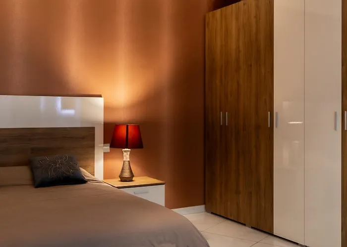 Deluxe 3br Oasis With Pool Next To Beach - St Julians Apartment